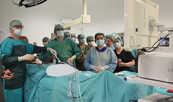 Hastanede canlı ameliyatla cerrahi eğitim
