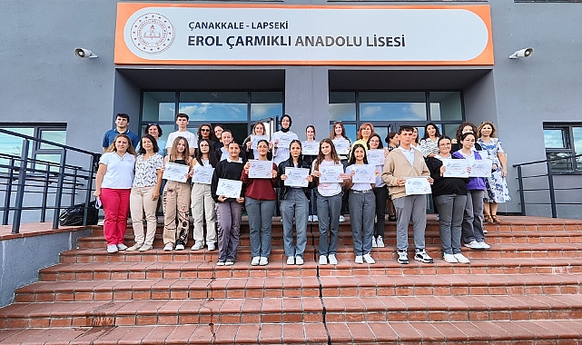 Lapseki Erol Çarmıklı Anadolu Lisesine Kalite Ödülü