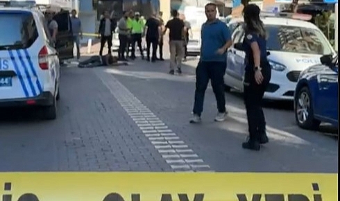 Polis merkezi önünde çatışma