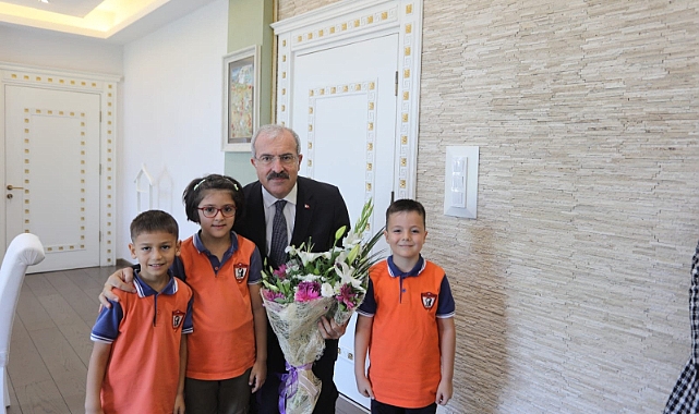 Vali Toraman öğrencileri ağırladı