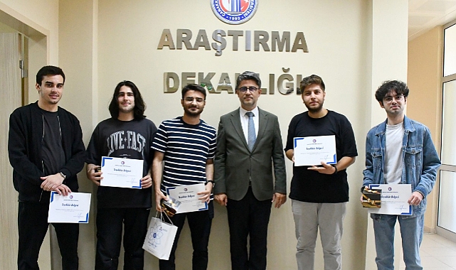 Araştırma Dekanlığında ödül takdimi