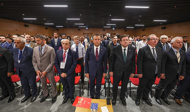 CHP Genel Başkanı Özgür Özel Roman Çalıştayı'na katıldı