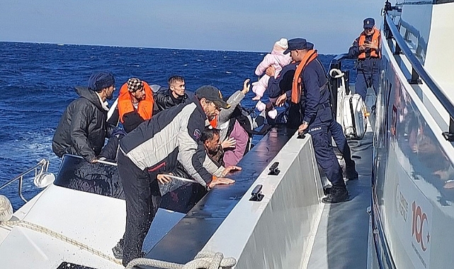 Bozcaada açıklarında 19 göçmen yakalandı