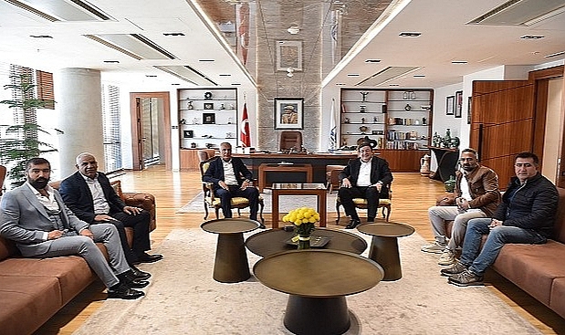 Çanakkale Vanlılar Kültür Dayanışma Dernek Yönetimi Başkan Erkek'i Makamında Ziyaret Etti