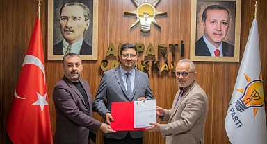 Kepez Belde Başkanı Ömer Candan mazbatasını aldı