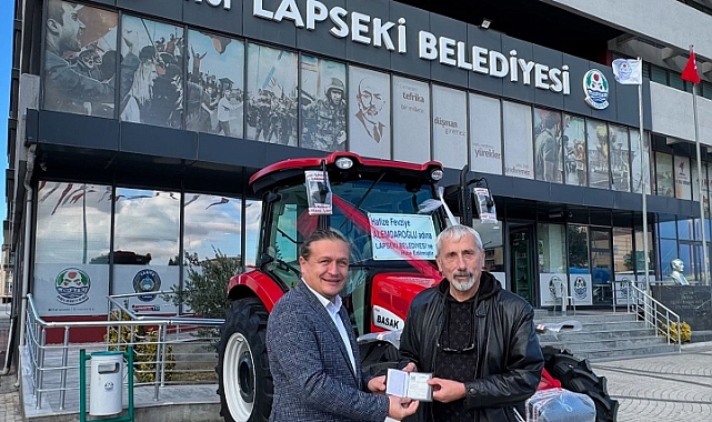 Lapseki Belediyesi'ne traktör desteği