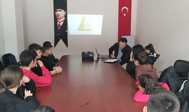 Meslek seçimi seminerleri öğrencilerle devam ediyor