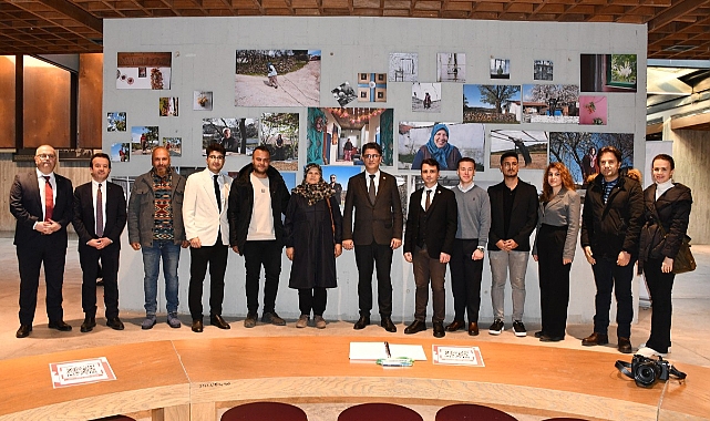Troya Müzesi'nde sergi ziyarete açıldı