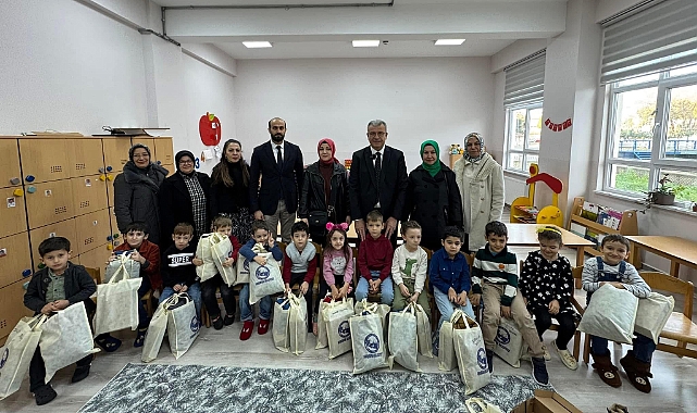 Başkan Ahmet Elbi'den öğrencilere hediye