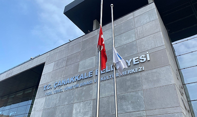 Çanakkale'de bayraklar yarıya indirildi
