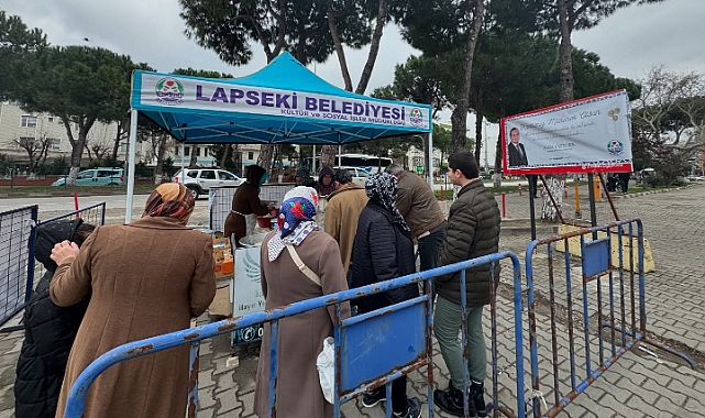 Lapseki'de lokma ikramı