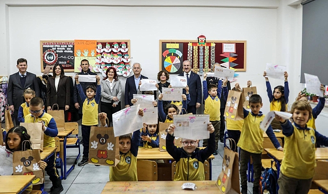 Öğrencilerin karne sevinci