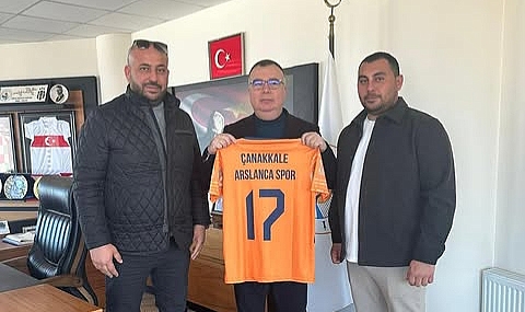 Arslancaspor'dan Başkan Arslan'a forma