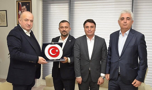 Ayhan Gider ziyaretçilerini ağırlıyor
