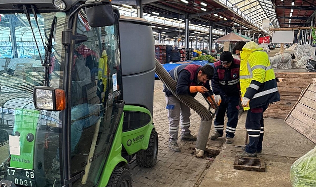 Cuma Pazarında ızgara temizliği