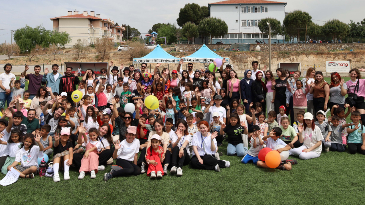ÇOMÜ’lü gençlerden kütüphaneye destek