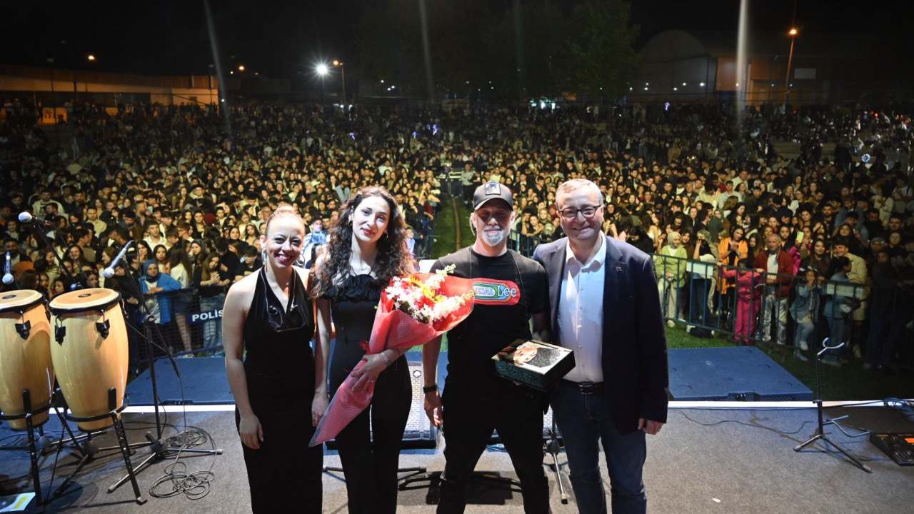 Ufuk Beydemir Biga’da hayranlarıyla buluştu