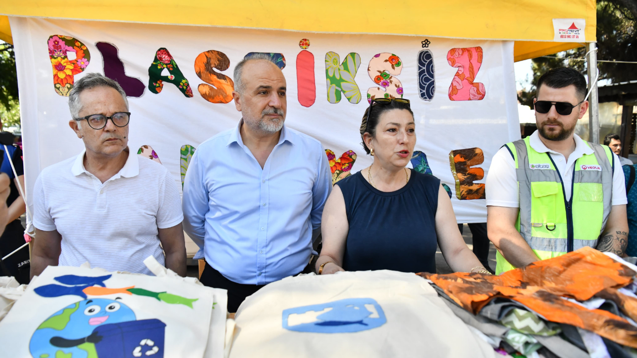 Cuma Pazarında bez çanta kullanımının önemi anlatıldı