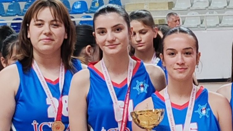 İlk 8'e kalarak büyük bir gurur yaşattılar