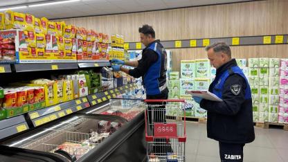 Lapseki’de marketler denetlendi
