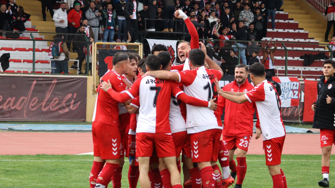 Lider kayıpsız ilerliyor