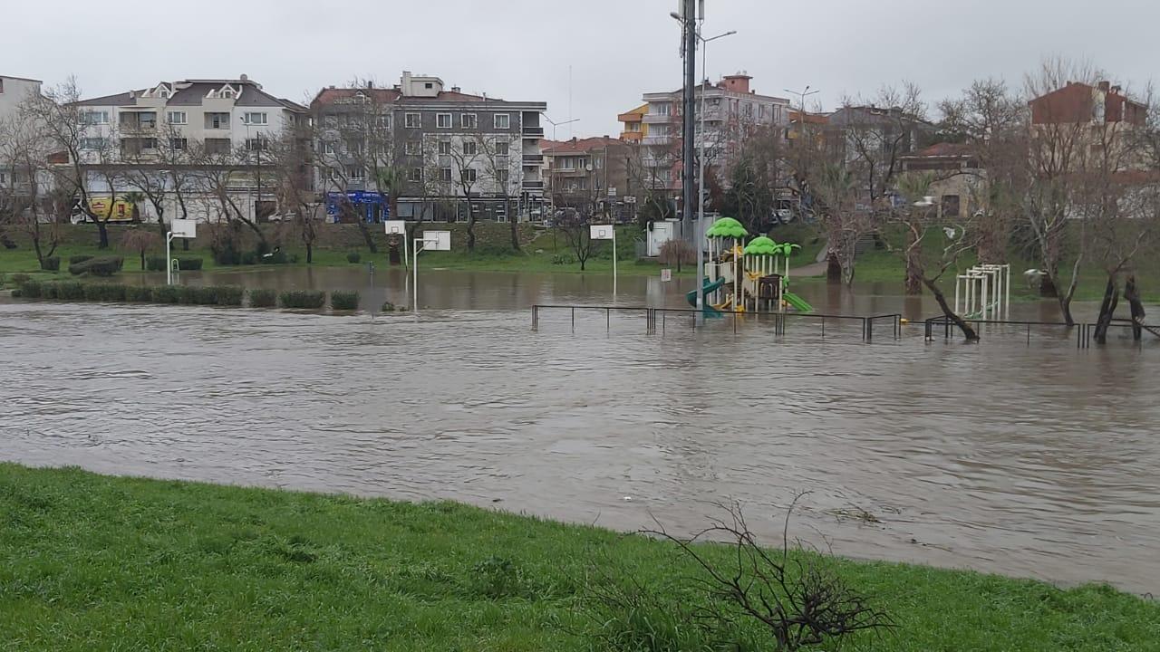 Sarıçay taştı