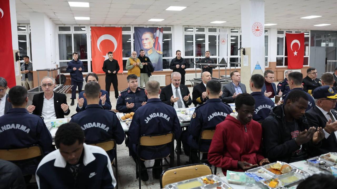 Jandarmada iftar programı