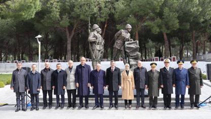 Şehitler Abidesi'nde tören
