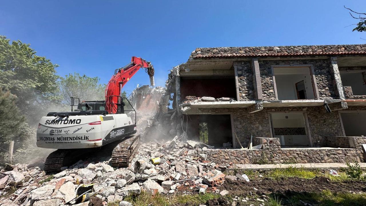 Kaçak yapıları yıkılıyor