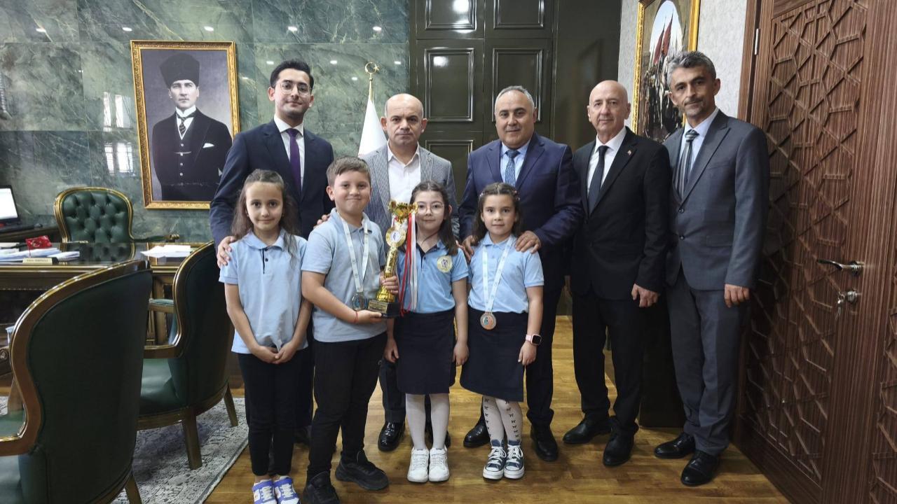 Minik beyinlerden büyük başarı