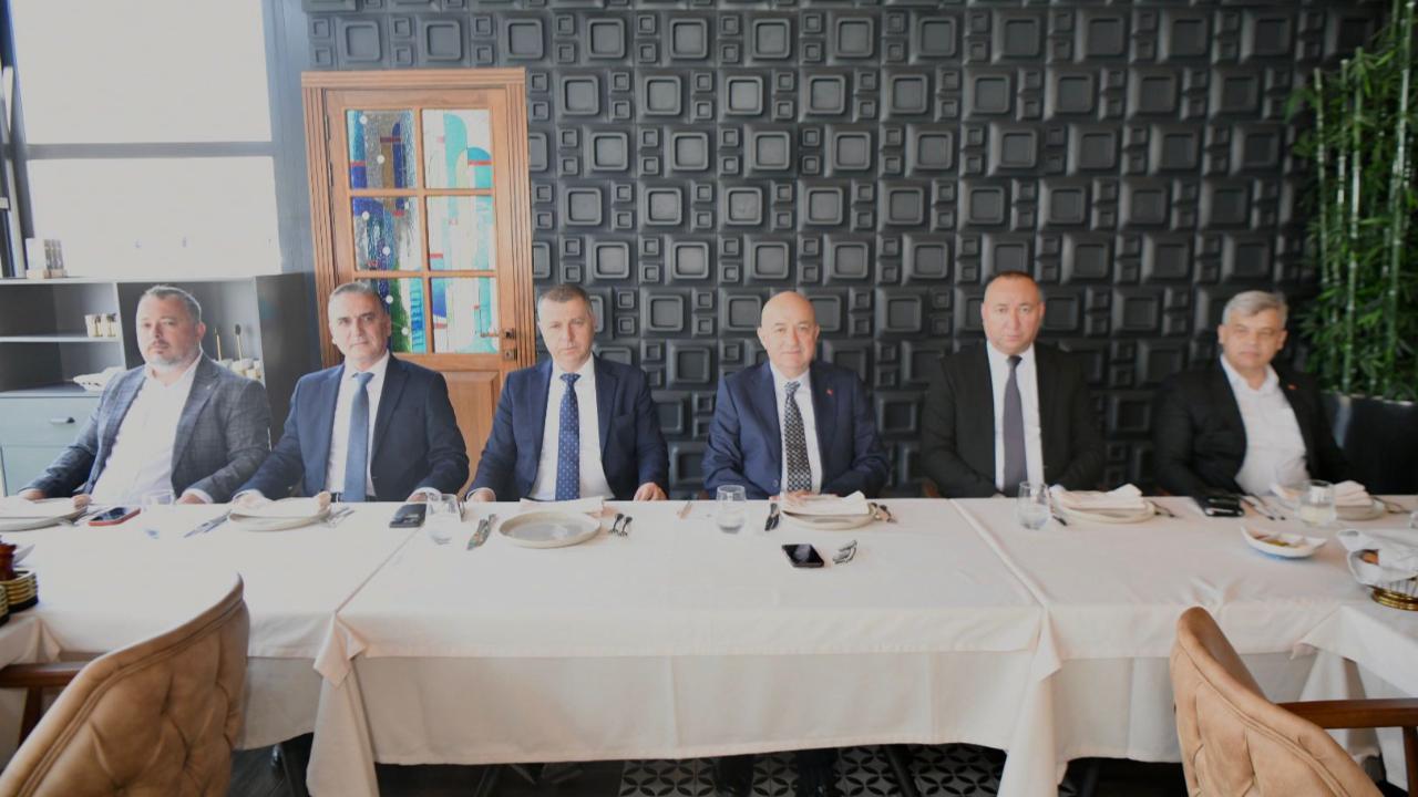 “İşimiz de gücümüz de milletimize hizmettir”