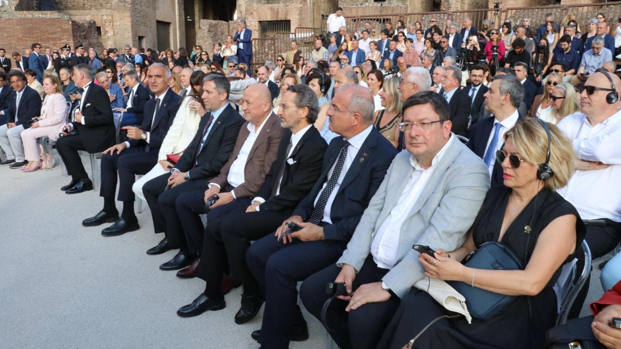 Troya, Roma'da Dünya ile buluştu