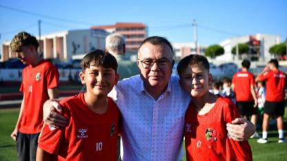Kepez’te yaz futbol okulu yeni sezona coşkuyla başladı