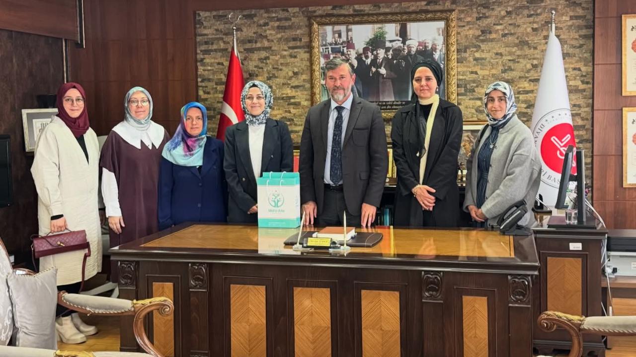Mehir Aile Platformu Çanakkale İl Temsilciliği'nden İl Müftüsü Mevlüt Topçu'ya hayırlı olsun ziyareti
