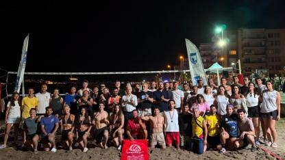 Plajda renkli voleybol şenliği gerçekleştirildi